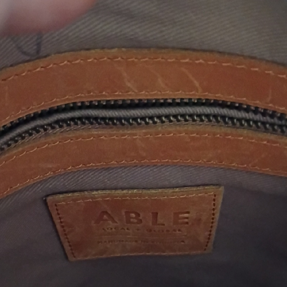Able Tan Leather Tote and Wallet Set - Picture 5 of 6
